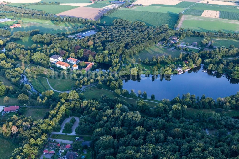 Hoxfeld aus der Vogelperspektive: Uferbereiche des Erholungsgebiet Pröbstingsee in Hoxfeld im Bundesland Nordrhein-Westfalen, Deutschland