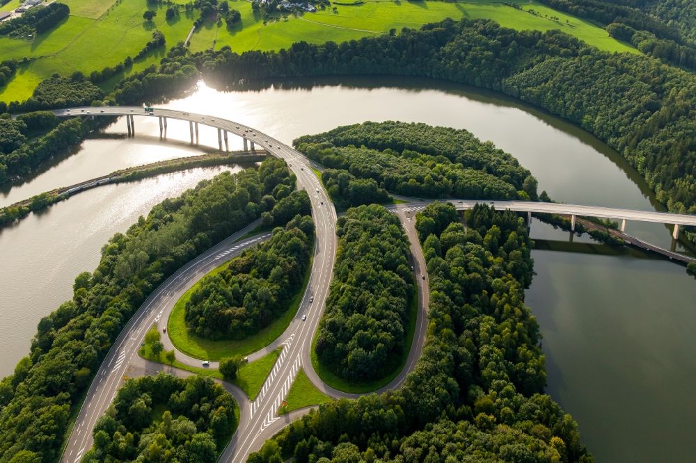 Olpe von oben - Uferbereiche am Flußverlauf der Bigge in Olpe im Bundesland Nordrhein-Westfalen