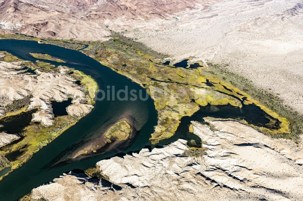 Luftbild Havasu Lake - Uferbereiche am Flußverlauf des Colorado River in in Kalifornien, USA