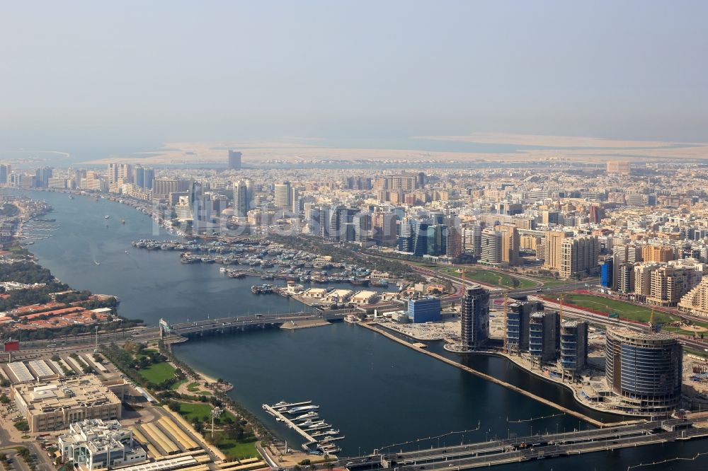 Luftbild Dubai - Uferbereiche am Flußverlauf The Creek im Ortsteil Bur Dubai in Dubai in Vereinigte Arabische Emirate