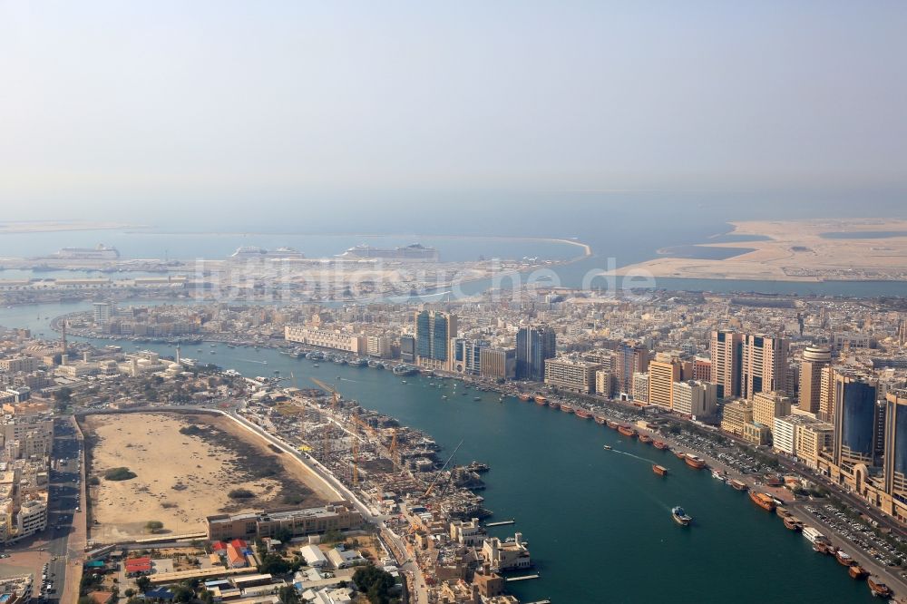 Luftbild Dubai - Uferbereiche am Flußverlauf The Creek im Ortsteil Bur Dubai in Dubai in Vereinigte Arabische Emirate