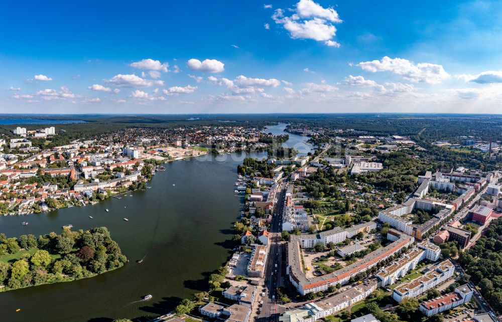 Luftbild Berlin - Uferbereiche am Flußverlauf der Dahme im Ortsteil Köpenick in Berlin, Deutschland