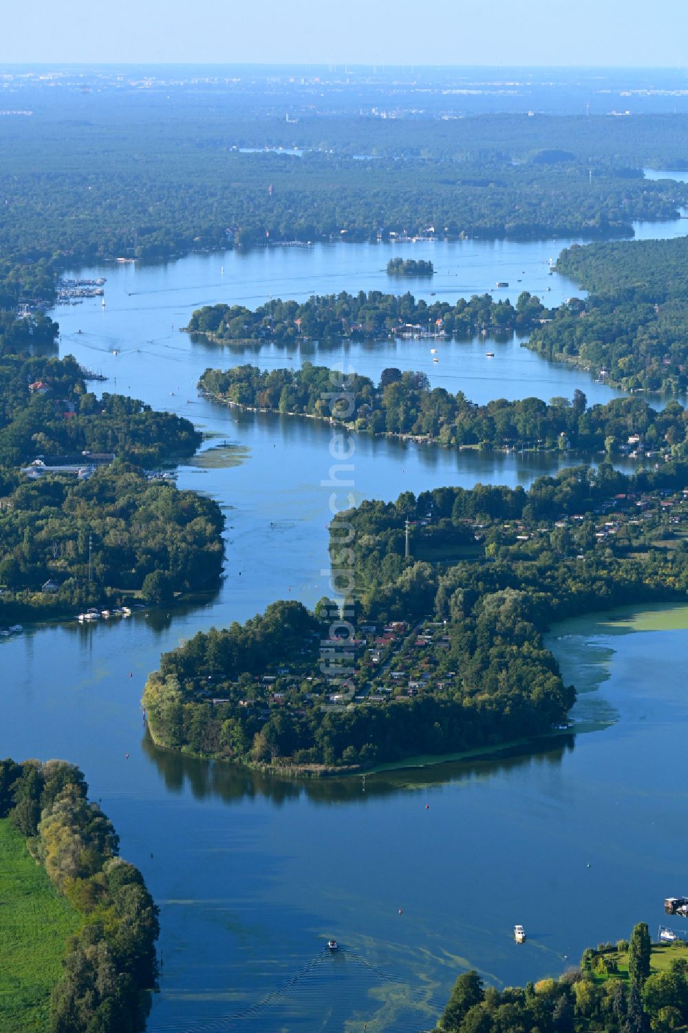 Luftaufnahme Zeuthen - Uferbereiche am Flussverlauf der Dahme in Zeuthen im Bundesland Brandenburg, Deutschland