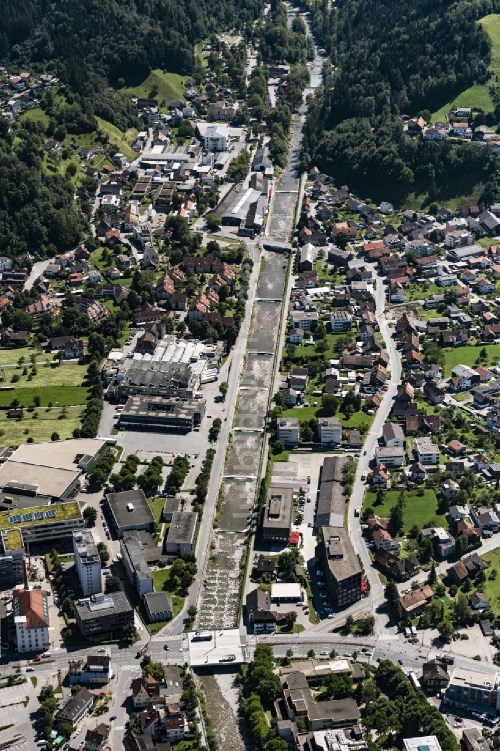 Luftbild Dornbirn - Uferbereiche am Flußverlauf der Dornbirn Ache in Dornbirn in Vorarlberg, Österreich