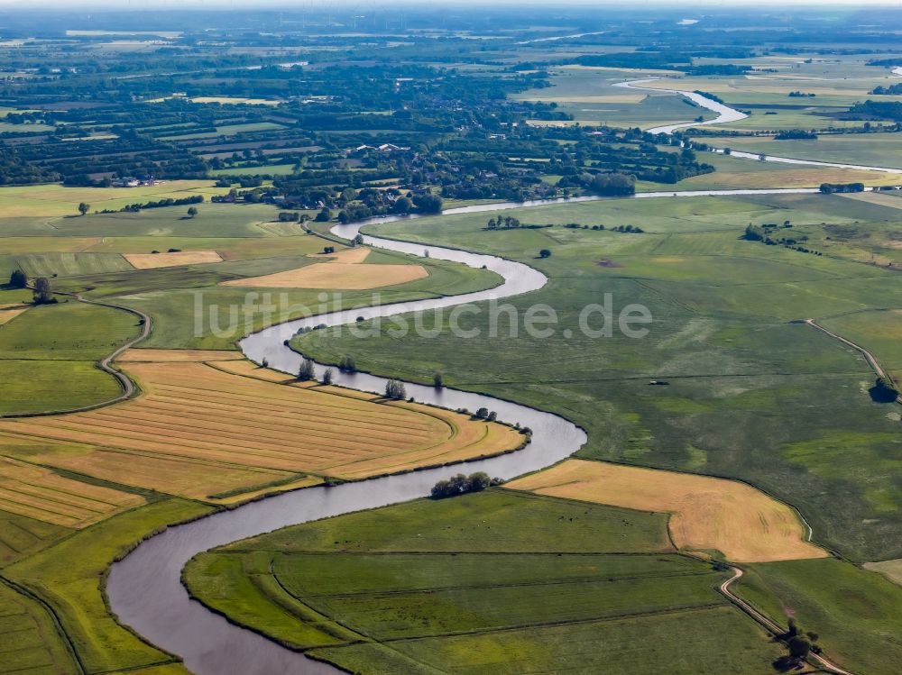 Hamdorf aus der Vogelperspektive: Uferbereiche am Flußverlauf der Eider in Hamdorf im Bundesland Schleswig-Holstein, Deutschland