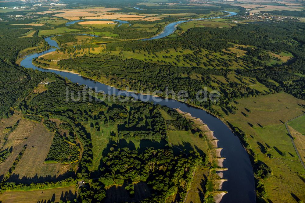 Luftbild Rosslau Elbe - Uferbereiche am Flussverlauf der Elbe bei Rosslau im Bundesland Sachsen-Anhalt, Deutschland