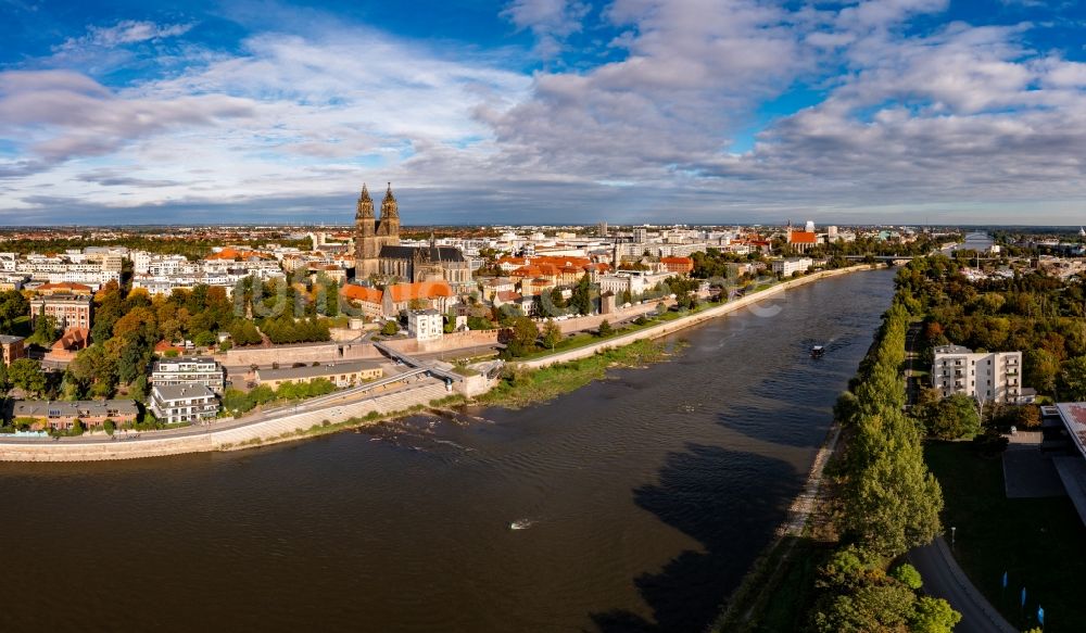 Luftaufnahme Magdeburg - Uferbereiche am Flußverlauf der Elbe an den Elbtreppen in Magdeburg im Bundesland Sachsen-Anhalt, Deutschland