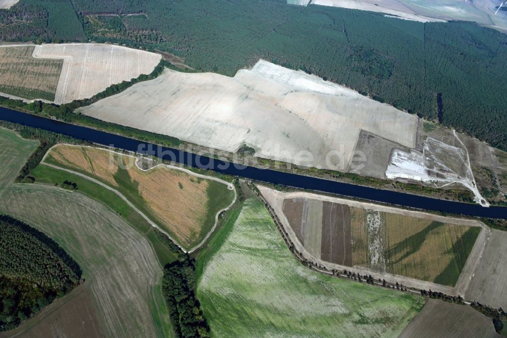 Luftaufnahme Bergzow - Uferbereiche am Flußverlauf des Elbe-Havel-Kanal in Bergzow im Bundesland Sachsen-Anhalt, Deutschland