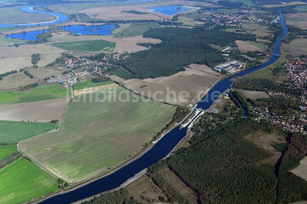 Güsen aus der Vogelperspektive: Uferbereiche am Flußverlauf des Elbe-Havel-Kanal in Güsen im Bundesland Sachsen-Anhalt, Deutschland