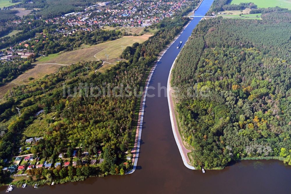 Luftaufnahme Kirchmöser - Uferbereiche am Flußverlauf des Elbe-Havel-Kanal in Kirchmöser im Bundesland Brandenburg, Deutschland