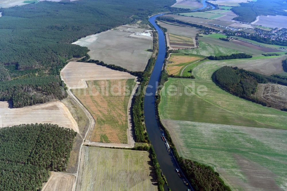 Neuderben aus der Vogelperspektive: Uferbereiche am Flußverlauf des Elbe-Havel-Kanal in Neuderben im Bundesland Sachsen-Anhalt, Deutschland