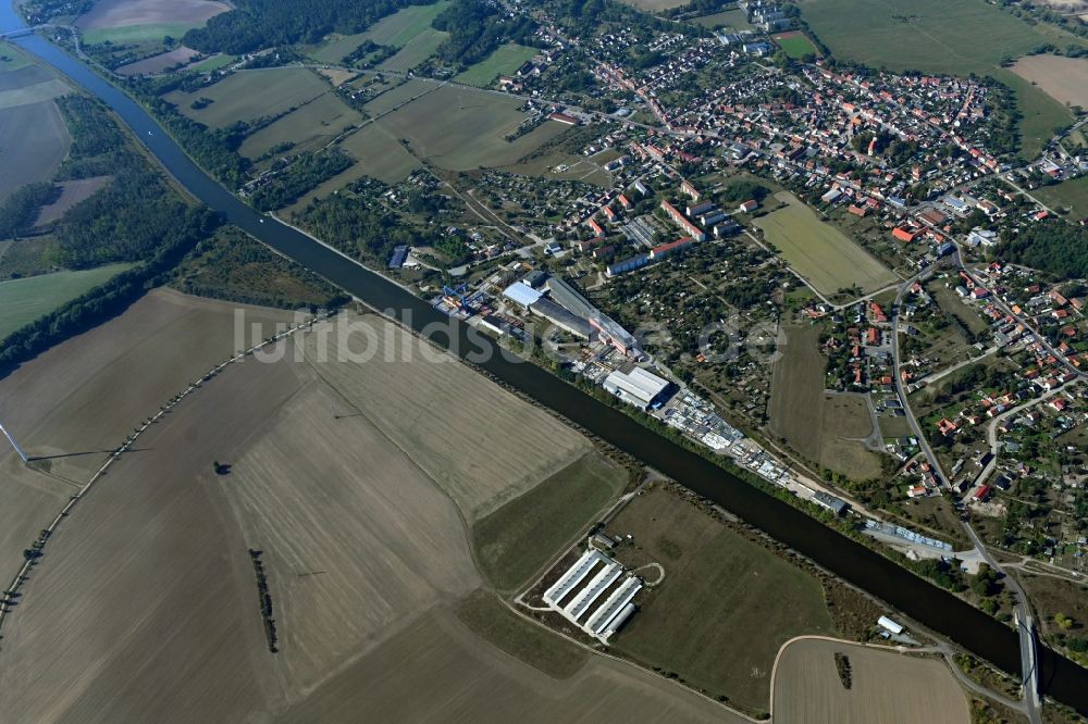Parey aus der Vogelperspektive: Uferbereiche am Flußverlauf Elbe-Havel-Kanal in Parey im Bundesland Sachsen-Anhalt, Deutschland