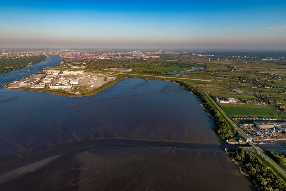 Luftbild Hamburg - Uferbereiche am Flußverlauf der Elbe im Ortsteil Finkenwerder in Hamburg, Deutschland