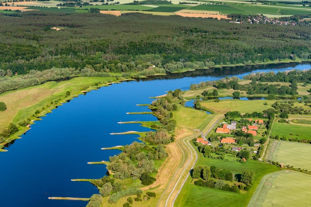Viehle von oben - Uferbereiche am Flußverlauf Elbe in Viehle im Bundesland Niedersachsen, Deutschland