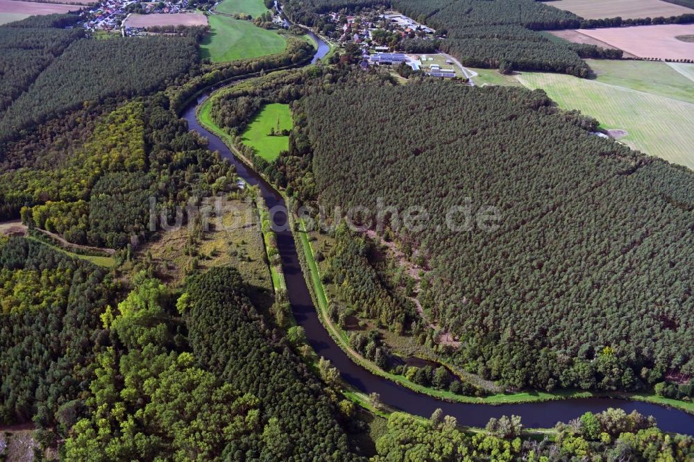 Damm aus der Vogelperspektive: Uferbereiche am Flußverlauf der Elde in Damm im Bundesland Mecklenburg-Vorpommern, Deutschland