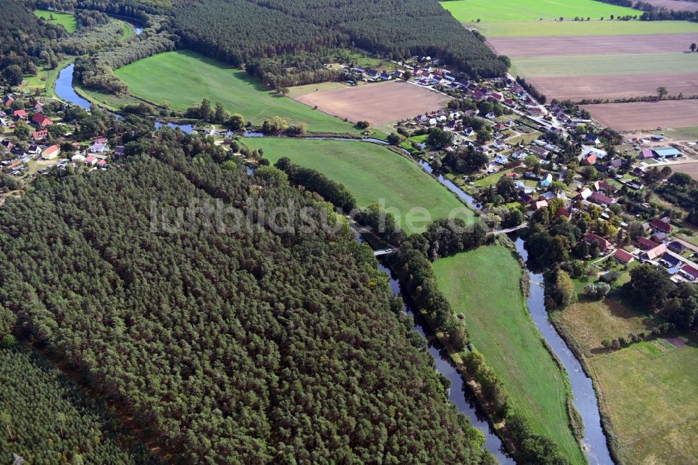 Damm von oben - Uferbereiche am Flußverlauf der Elde in Damm im Bundesland Mecklenburg-Vorpommern, Deutschland