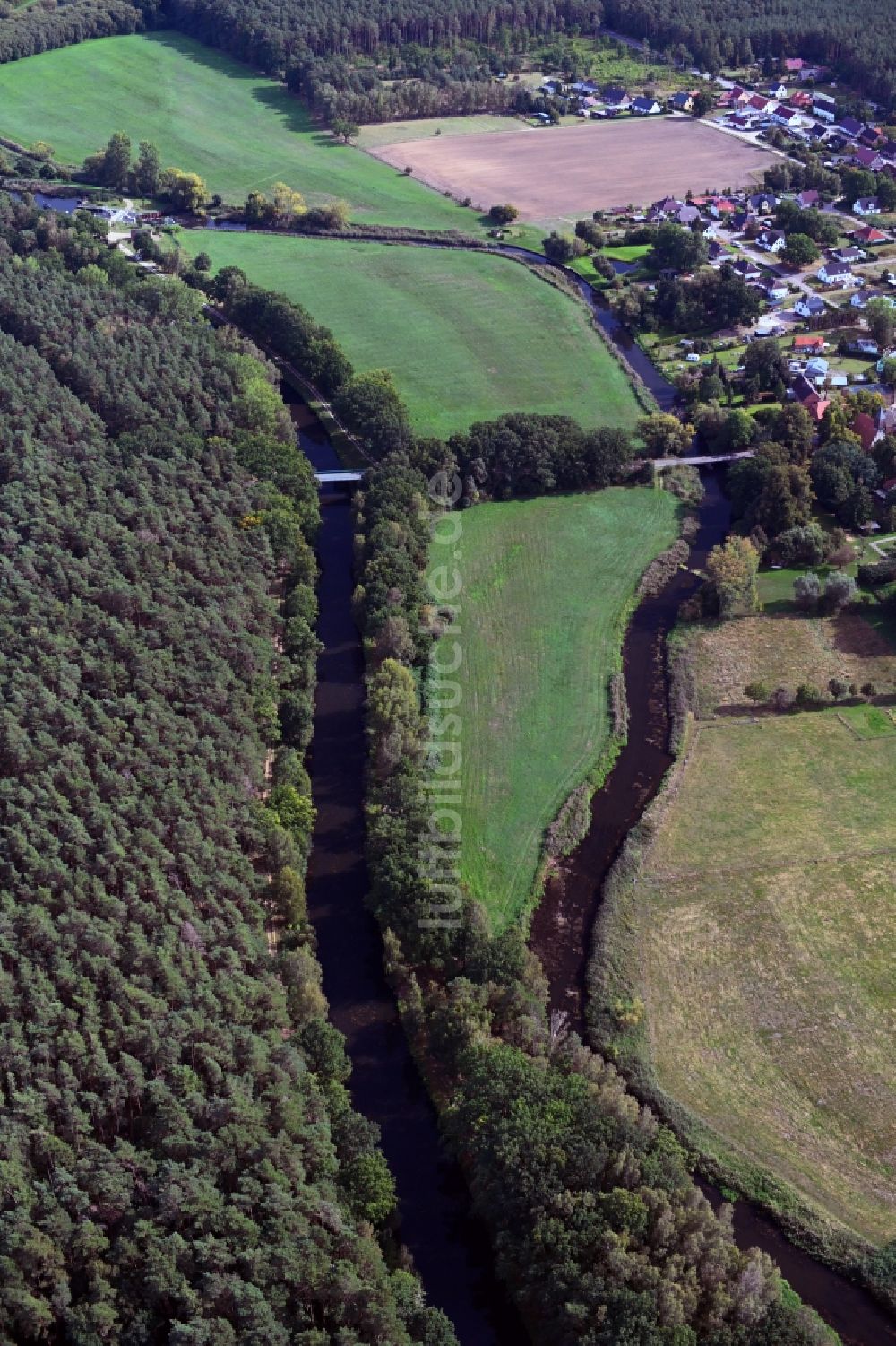 Damm aus der Vogelperspektive: Uferbereiche am Flußverlauf der Elde in Damm im Bundesland Mecklenburg-Vorpommern, Deutschland
