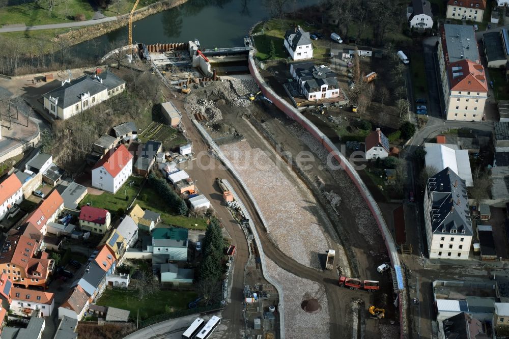 Luftaufnahme Döbeln - Uferbereiche am Flußverlauf der Flutmulde in Döbeln im Bundesland Sachsen