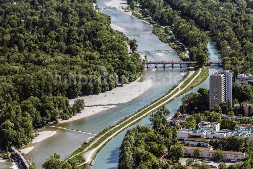 Luftaufnahme München - Uferbereiche am Flußverlauf der Isar am Flaucher in München im Bundesland Bayern, Deutschland