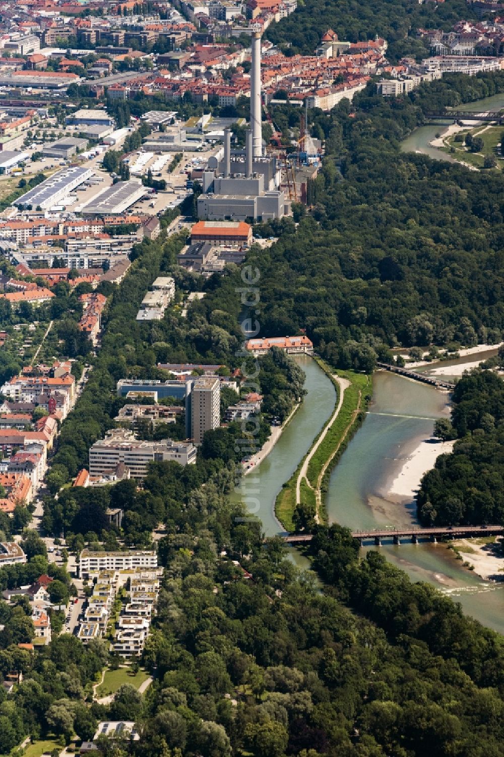 München von oben - Uferbereiche am Flußverlauf der Isar am Flaucher in München im Bundesland Bayern, Deutschland