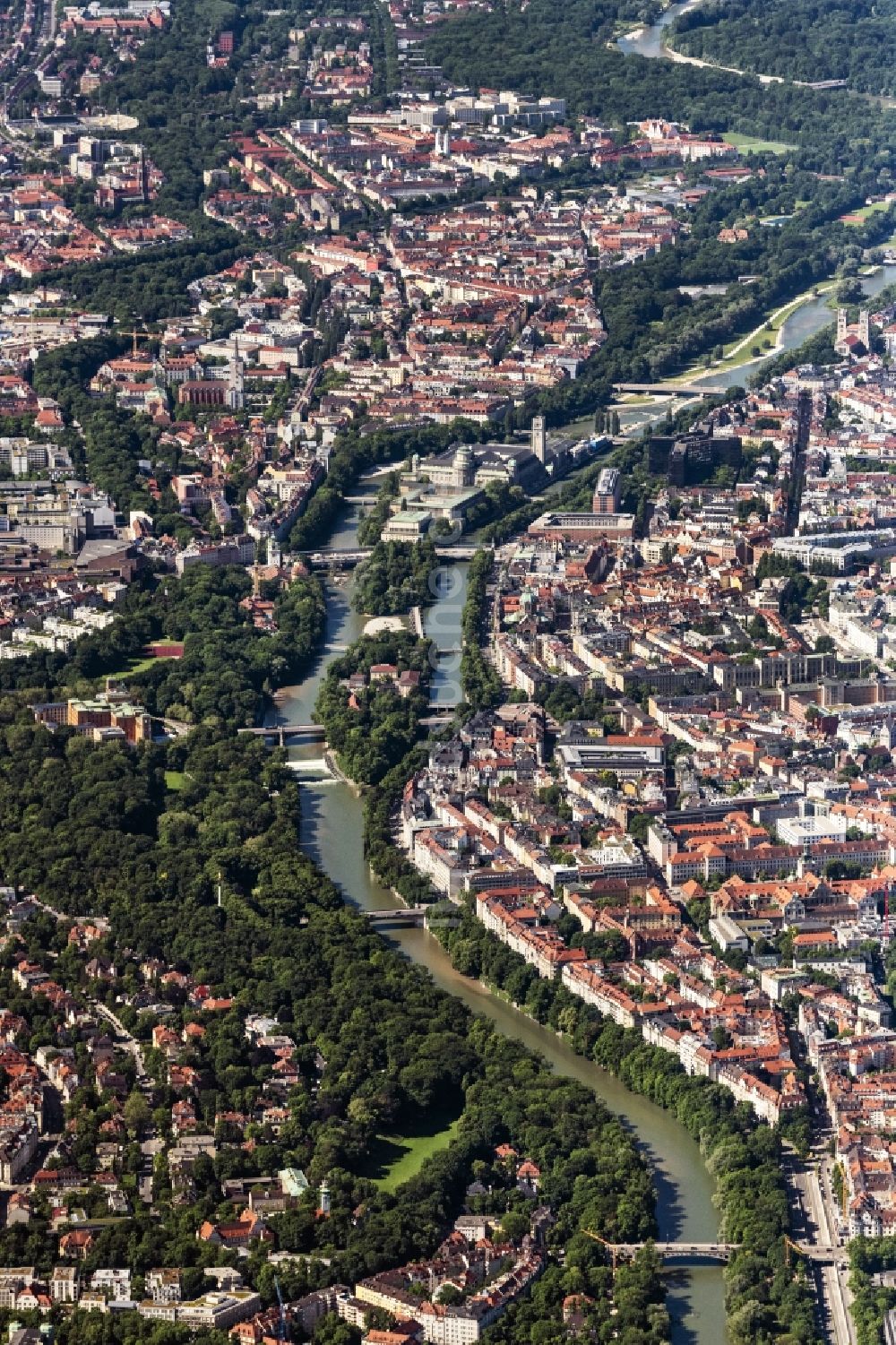 Luftbild München - Uferbereiche am Flußverlauf der Isar in München im Bundesland Bayern, Deutschland