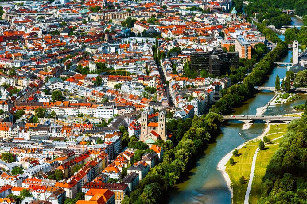 Luftbild München - Uferbereiche am Flußverlauf der Isar im Ortsteil Ludwigsvorstadt-Isarvorstadt in München im Bundesland Bayern, Deutschland