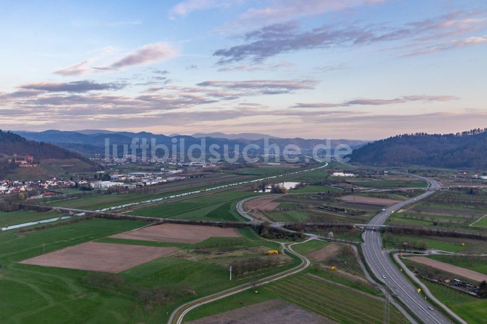 Luftaufnahme Ohlsbach - Uferbereiche am Flußverlauf der Kinzig in Ohlsbach im Bundesland Baden-Württemberg, Deutschland