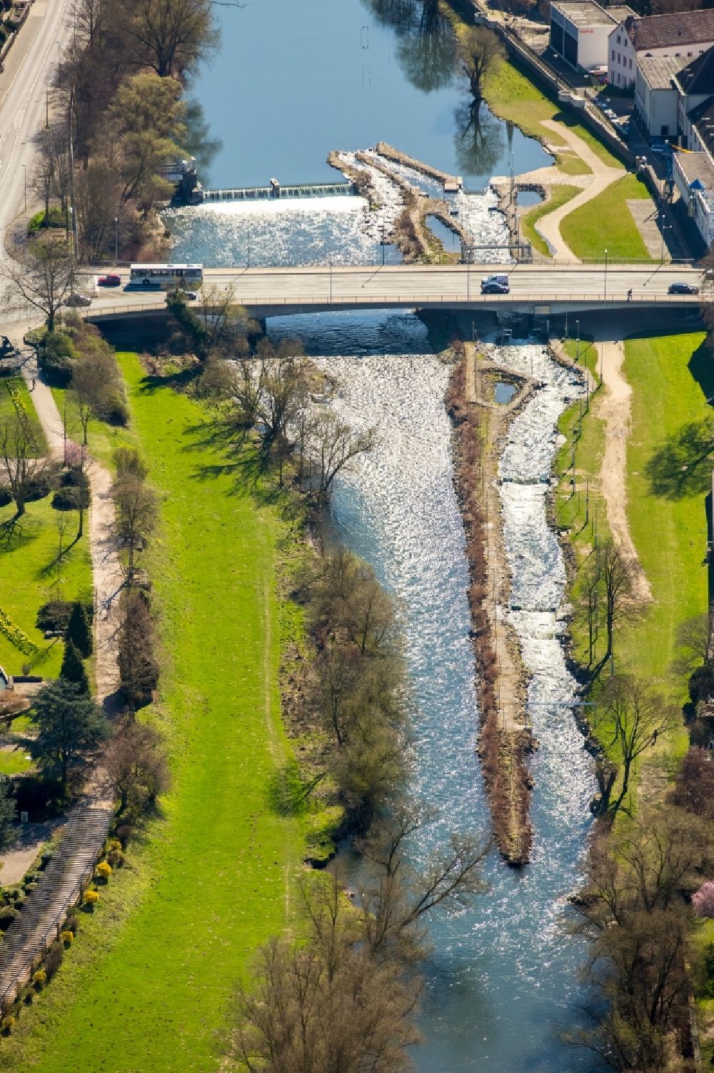 Luftaufnahme Hagen - Uferbereiche am Flußverlauf der Lenne im Ortsteil Hohenlimburg in Hagen im Bundesland Nordrhein-Westfalen