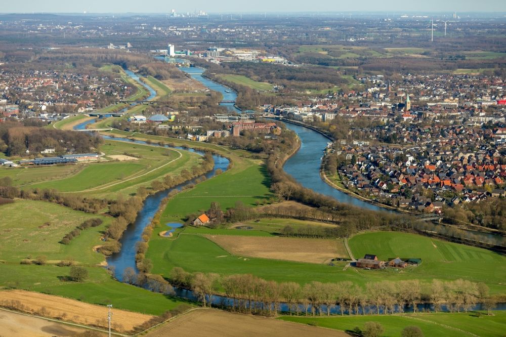 Luftaufnahme Dorsten - Uferbereiche am Flußverlauf Lippe und Wesel-Datteln-Kanal im Ortsteil Hardt in Dorsten im Bundesland Nordrhein-Westfalen, Deutschland