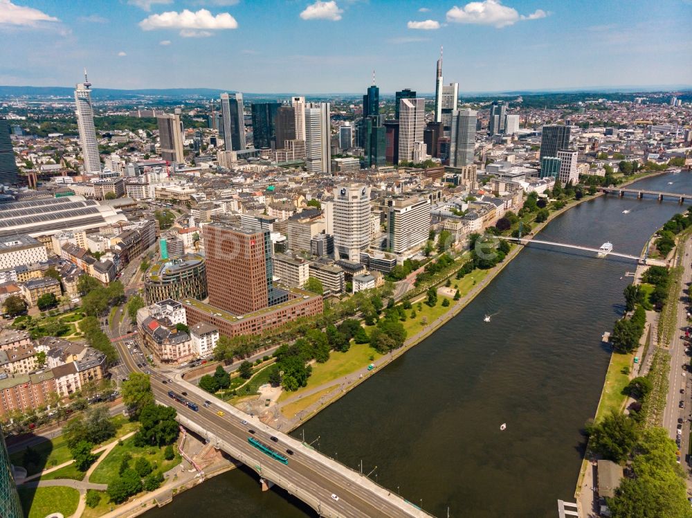 Luftbild Frankfurt am Main - Uferbereiche am Flußverlauf des Main in Frankfurt am Main im Bundesland Hessen, Deutschland