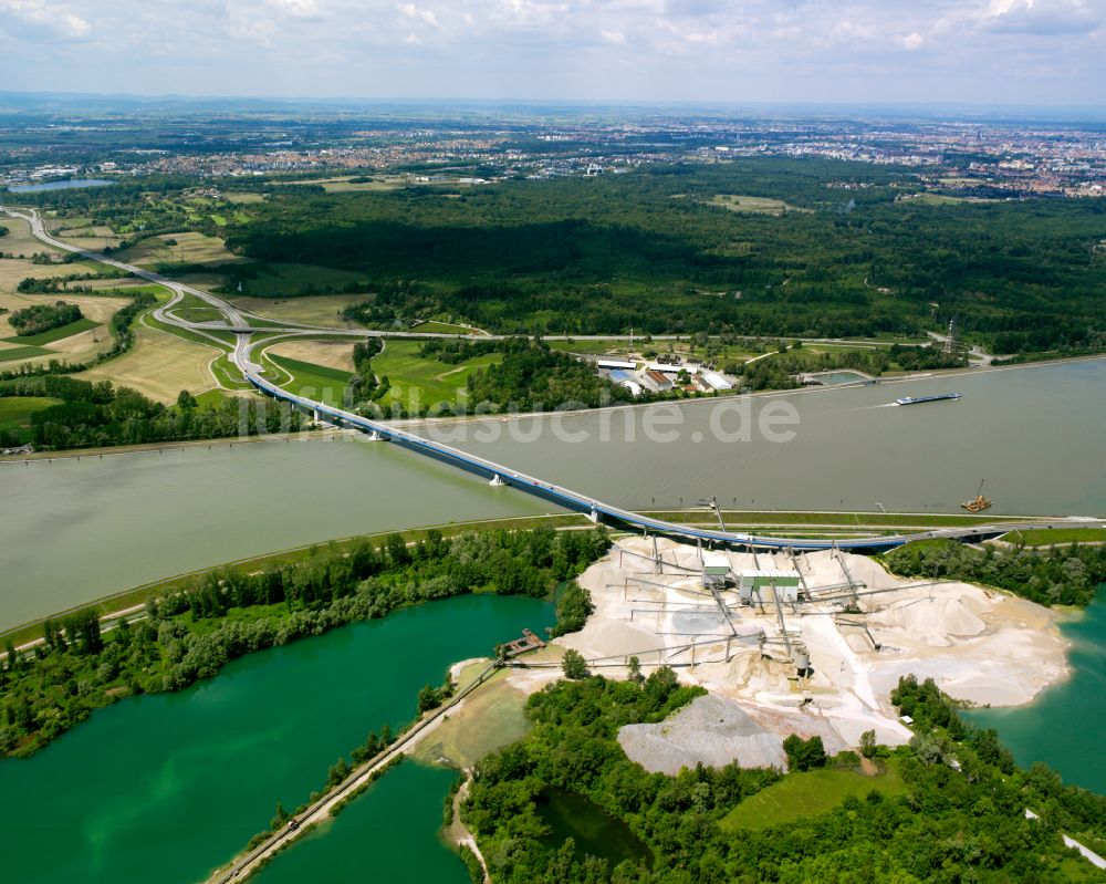 Luftaufnahme Eschau - Uferbereiche am Flußverlauf des Rhein in Eschau in Grand Est, Frankreich