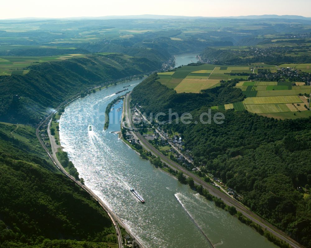 Luftaufnahme Sankt Goar - Uferbereiche am Flussverlauf des Rhein in Sankt Goar im Bundesland Rheinland-Pfalz, Deutschland