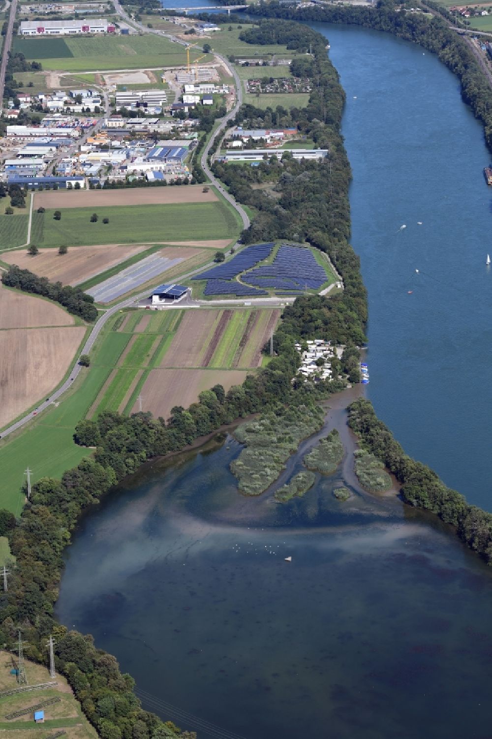 Luftaufnahme Rheinfelden (Baden) - Uferbereiche am Flußverlauf des Rheins beim Naturschutzgebiet Altrhein in Grenzach-Wyhlen im Bundesland Baden-Württemberg, Deutschland