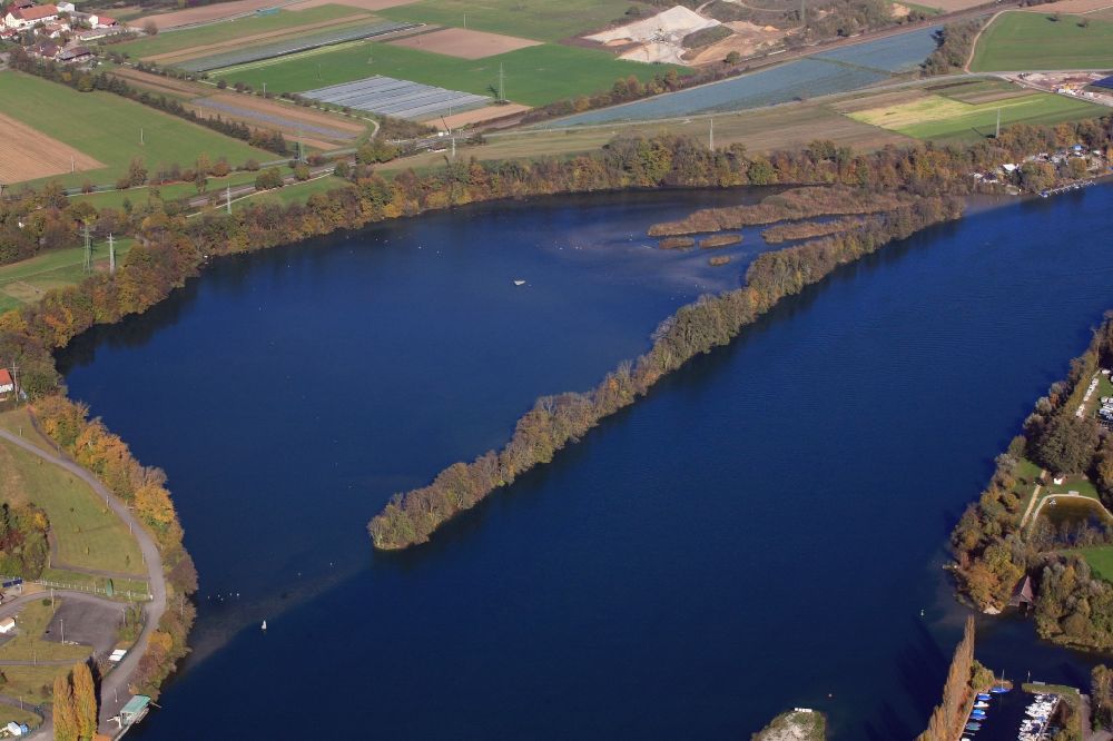 Luftaufnahme Grenzach-Wyhlen - Uferbereiche am Flußverlauf des Rheins im Naturschutzgebiet Altrhein in Grenzach-Wyhlen im Bundesland Baden-Württemberg, Deutschland