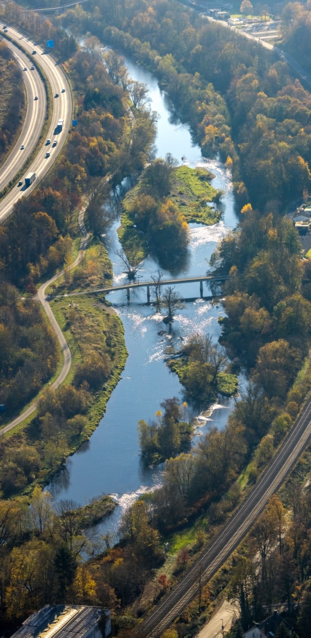 Luftbild Neheim - Uferbereiche am Flußverlauf der Ruhr in Neheim im Bundesland Nordrhein-Westfalen, Deutschland