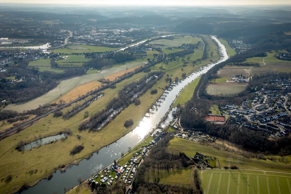 Hattingen von oben - Uferbereiche am Flußverlauf der Ruhr im Ortsteil Niederwenigern in Hattingen im Bundesland Nordrhein-Westfalen, Deutschland