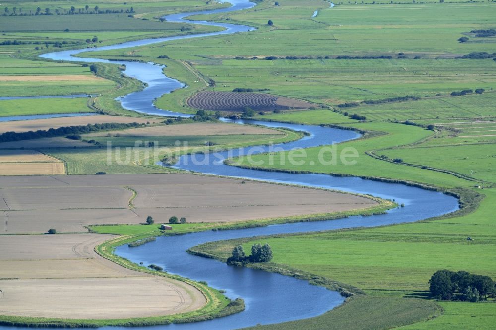 Seeth von oben - Uferbereiche am Flußverlauf der Treene in Seeth im Bundesland Schleswig-Holstein