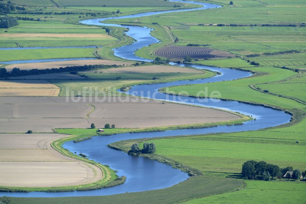 Seeth aus der Vogelperspektive: Uferbereiche am Flußverlauf der Treene in Seeth im Bundesland Schleswig-Holstein
