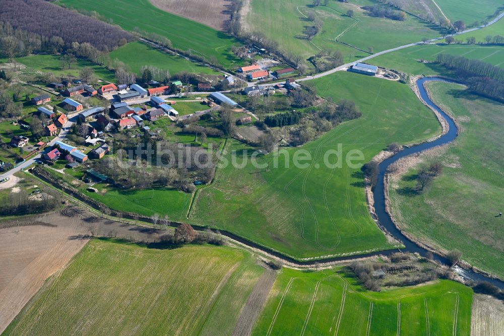Paarsch von oben - Uferbereiche am Flußverlauf des Wehrarm der Alte Elde in Paarsch im Bundesland Mecklenburg-Vorpommern, Deutschland