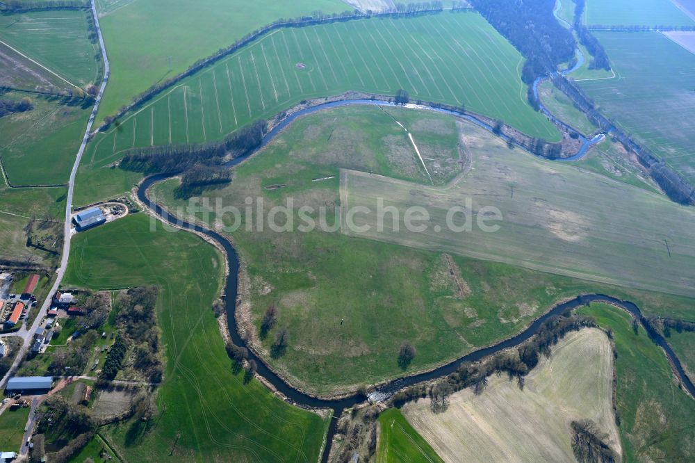 Paarsch von oben - Uferbereiche am Flußverlauf des Wehrarm der Alte Elde in Paarsch im Bundesland Mecklenburg-Vorpommern, Deutschland