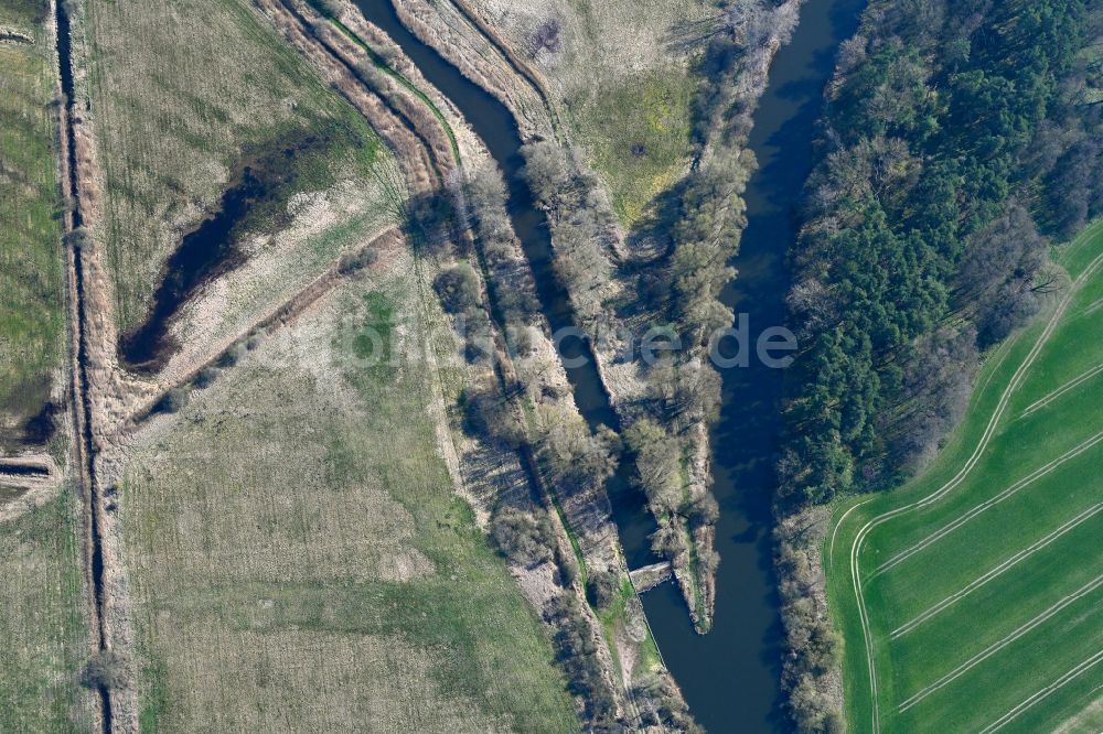 Paarsch aus der Vogelperspektive: Uferbereiche am Flußverlauf des Wehrarm der Alte Elde in Paarsch im Bundesland Mecklenburg-Vorpommern, Deutschland