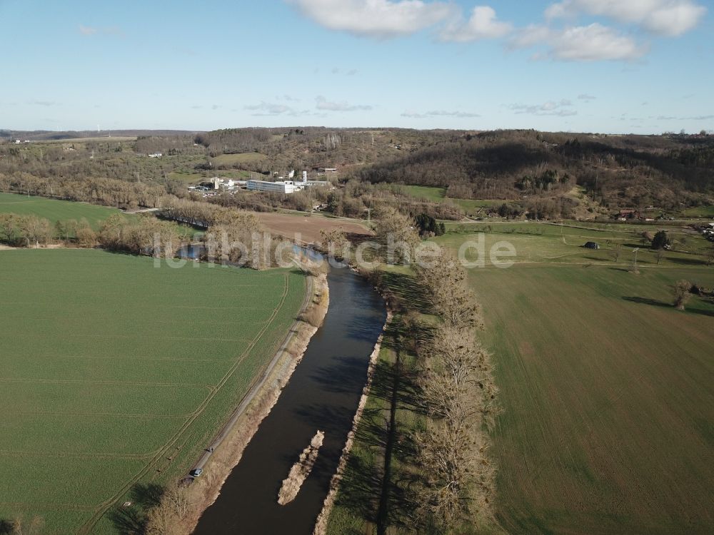 Luftaufnahme Bad Köstritz - Uferbereiche am Flußverlauf Weiße Elster in Bad Köstritz im Bundesland Thüringen, Deutschland