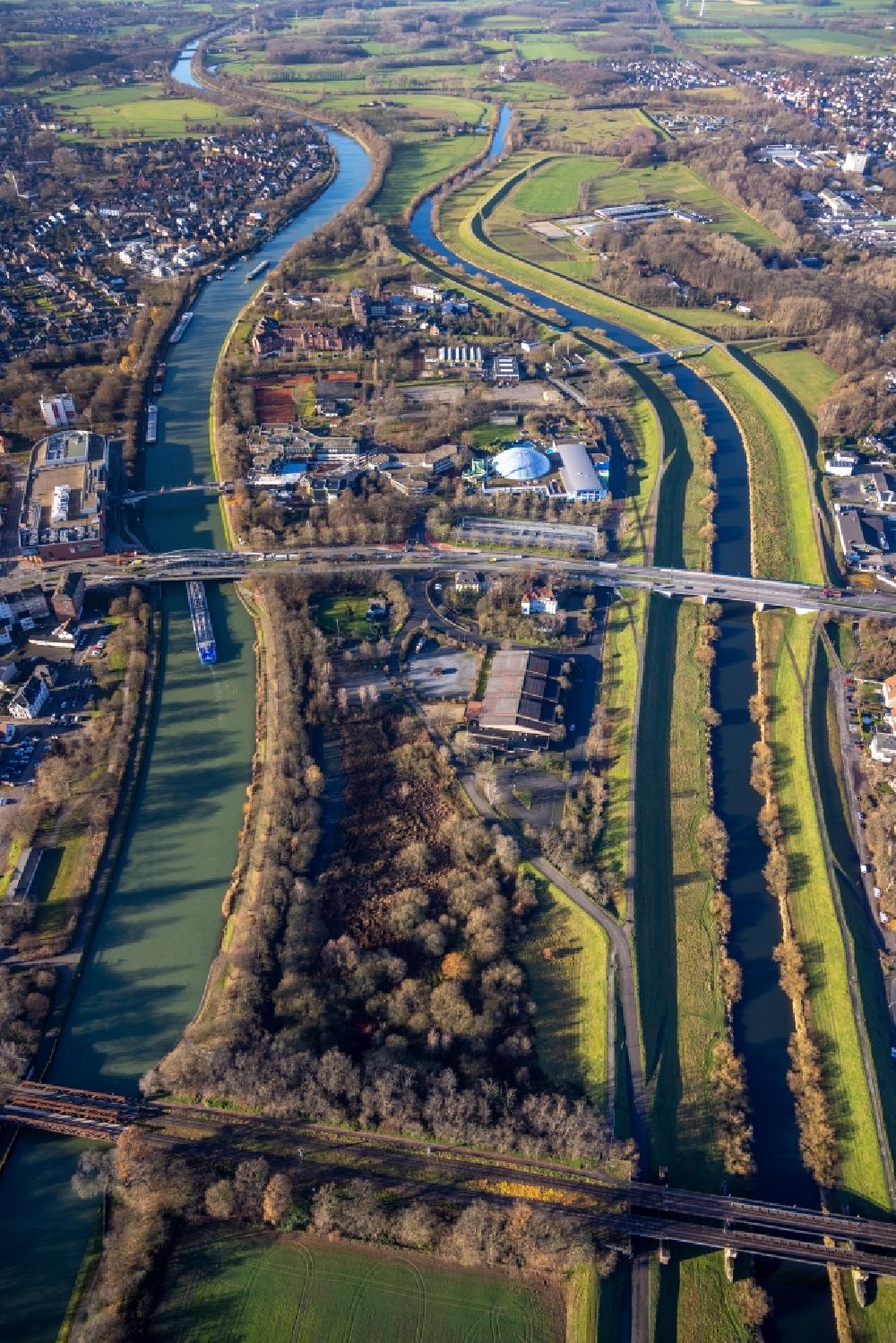 Luftaufnahme Dorsten - Uferbereiche am Flußverlauf Wesel-Datteln-Kanal und Lippe in Dorsten im Bundesland Nordrhein-Westfalen, Deutschland