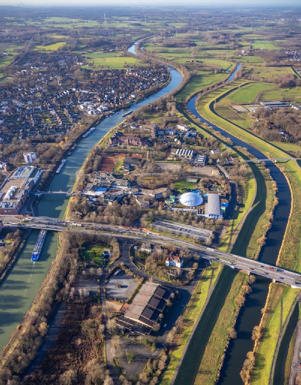 Dorsten von oben - Uferbereiche am Flußverlauf Wesel-Datteln-Kanal und Lippe in Dorsten im Bundesland Nordrhein-Westfalen, Deutschland