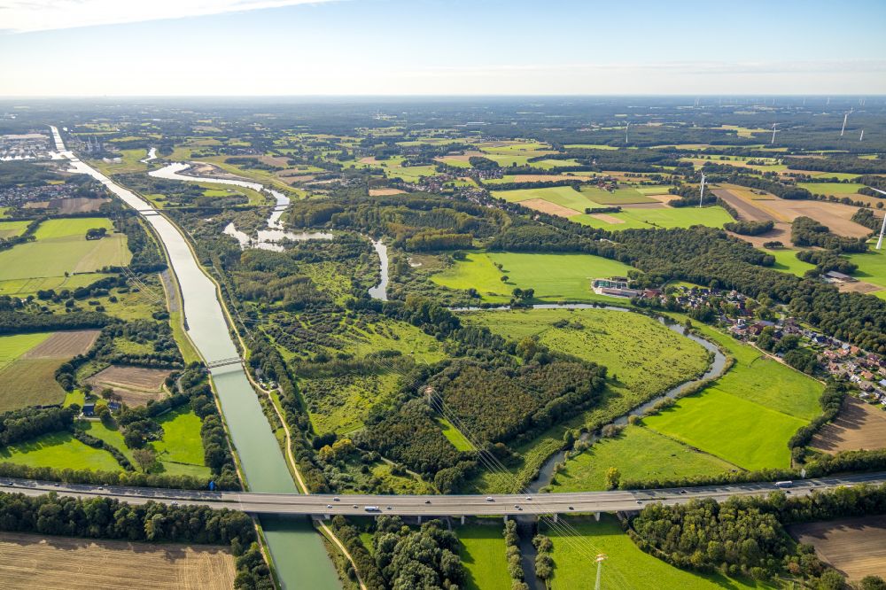 Luftaufnahme Marl - Uferbereiche am Flußverlauf Wesel-Datteln-Kanal in Marl im Bundesland Nordrhein-Westfalen, Deutschland
