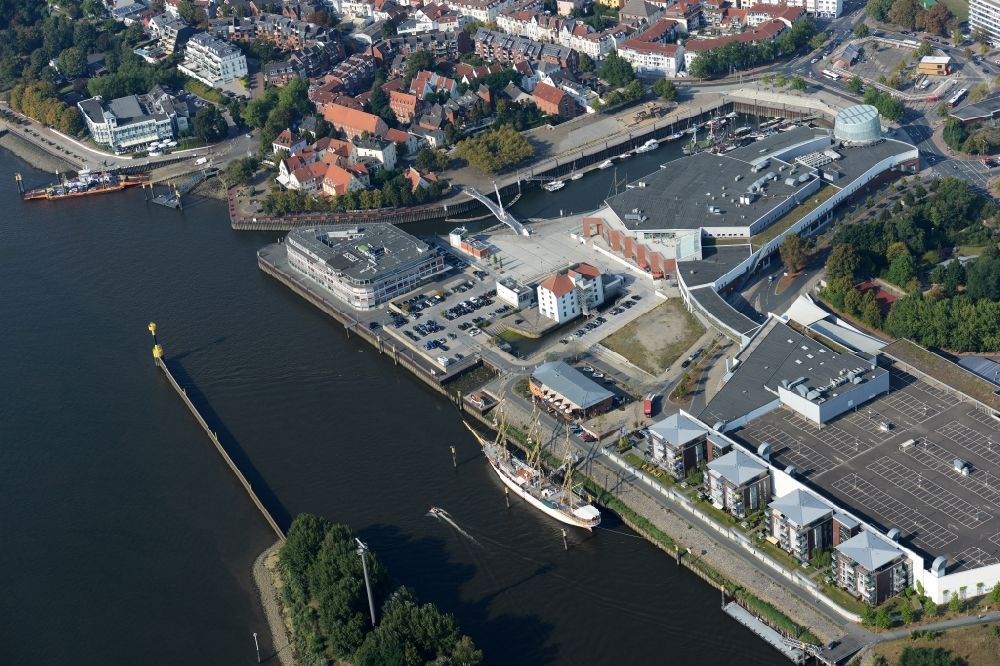 Bremen von oben - Uferbereiche am Flußverlauf der Weser in Bremen