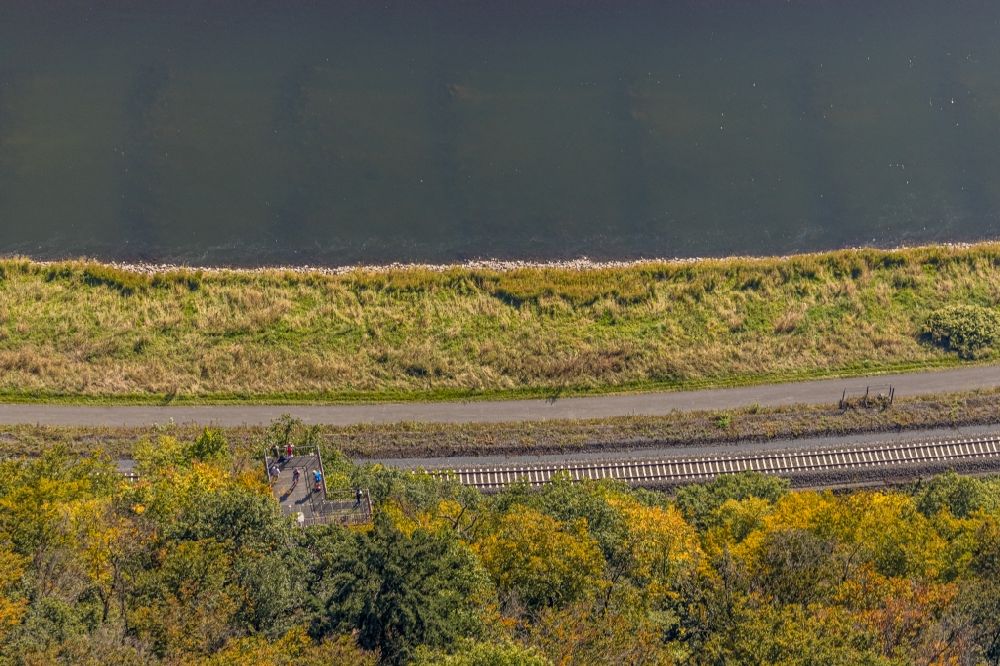 Luftbild Beverungen - Uferbereiche am Flußverlauf der Weser an Weser-Skywalk und Hannoversche Klippen in Beverungen im Bundesland Nordrhein-Westfalen, Deutschland
