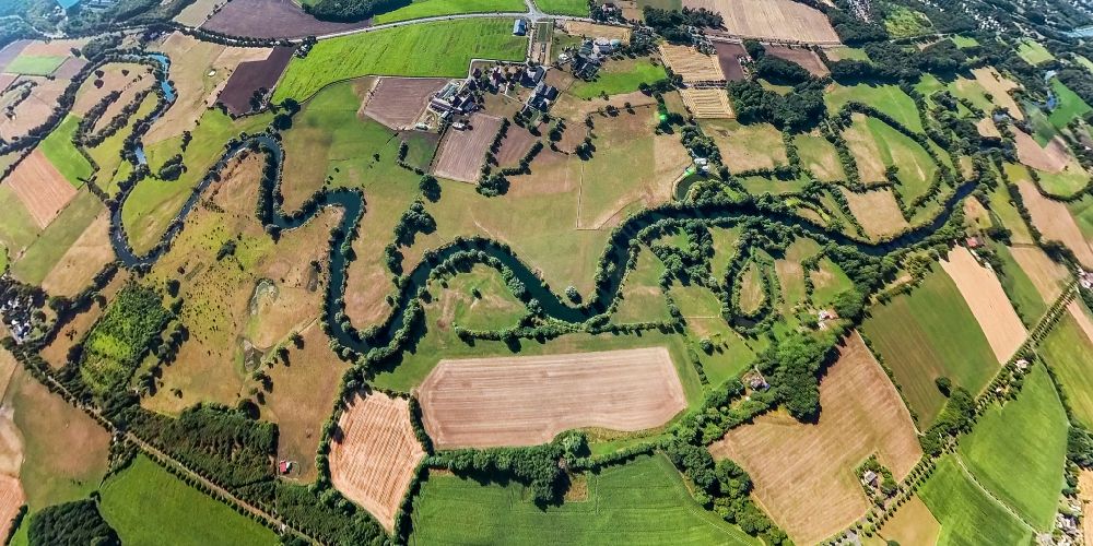 Bergkamen aus der Vogelperspektive: Uferbereiche des Flußverlaufs der Lippe in Bergkamen im Bundesland Nordrhein-Westfalen, Deutschland