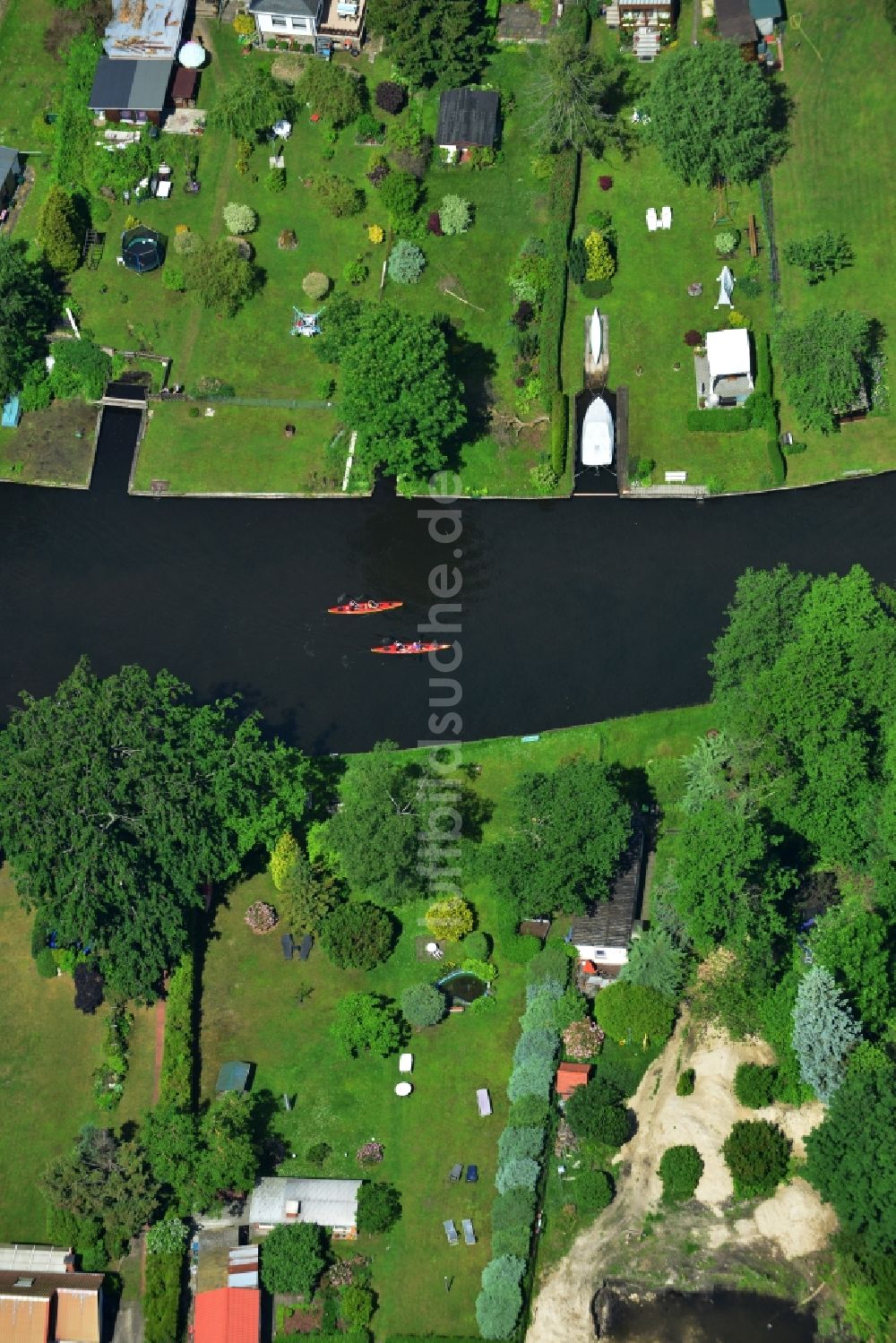 Fangschleuse aus der Vogelperspektive: Uferbereiche der Garten- Parzellen entlang des Verlaufes der Löcknitz in Fangschleuse im Bundesland Brandenburg