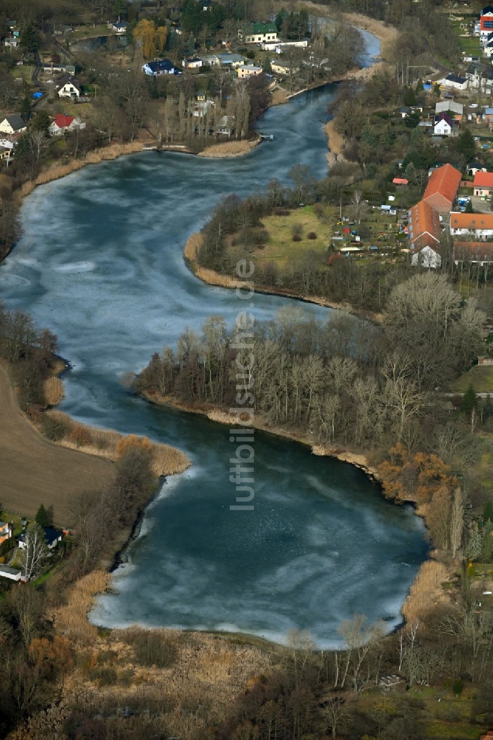 Luftaufnahme Hönow - Uferbereiche des Haussee in Hönow im Bundesland Brandenburg, Deutschland